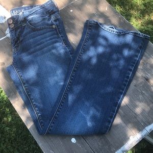 American Eagle Outfitters Artist